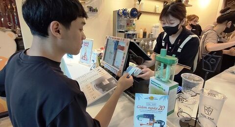 Thanh toán không tiền mặt khép lại một năm tăng trưởng ấn tượng