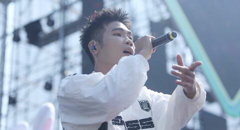 Rapper Phúc Du khuấy đảo sân khấu Ngày Thẻ Việt Nam 2024 - Sóng Festival