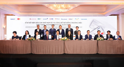 Mastercard - NAPAS phát hành Thẻ đồng thương hiệu đầu tiên với các ngân hàng tại Việt Nam