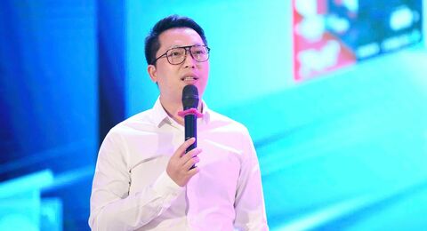 Hàng nghìn sinh viên nghe ‘sếp lớn’ ngân hàng nói bài học nhớ đời ngày đầu tiên đi làm