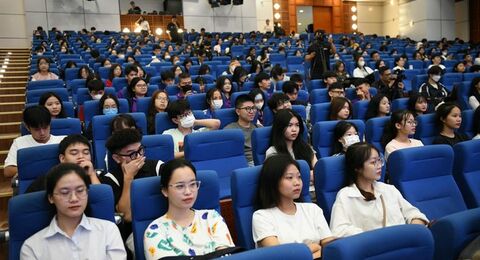 ‘Giấy thông hành’ giúp sinh viên xin việc ngành tài chính, ngân hàng