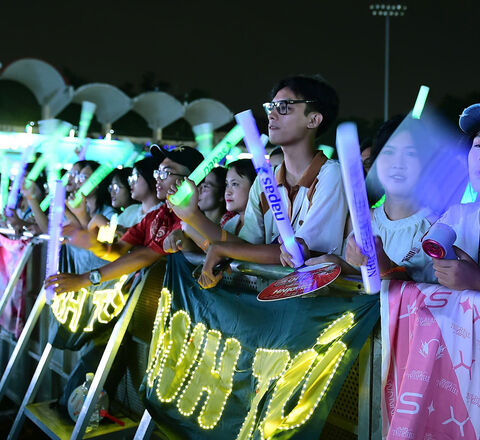 ĐÊM NHẠC “CHẠM VIỆT NAM” - KHI ÂM NHẠC VÀ NIỀM TỰ HÀO HÒA CHUNG MỘT NHỊP